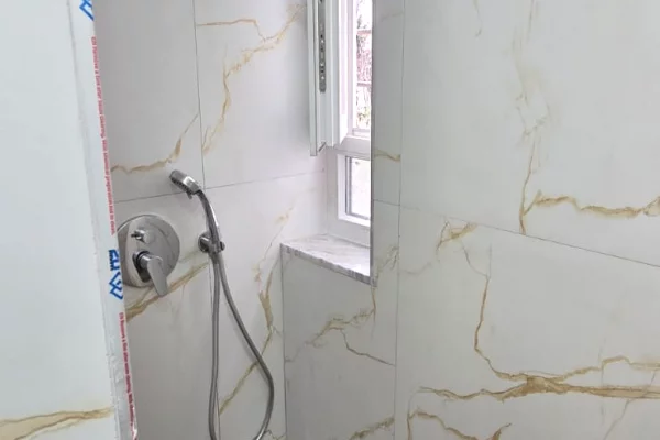 Shtepi ne shitje Apartament ne Tirane, 1+1, Mobilimi Pjeserisht e mobiluar, Pagesa 137,000  Euro.