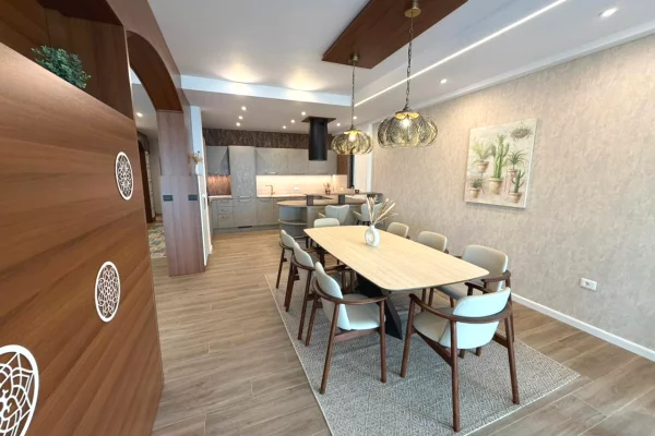Shtepi ne shitje Apartament ne Vlore, 2+1, Mobilimi E mobiluar, Pagesa 590,000  Euro.