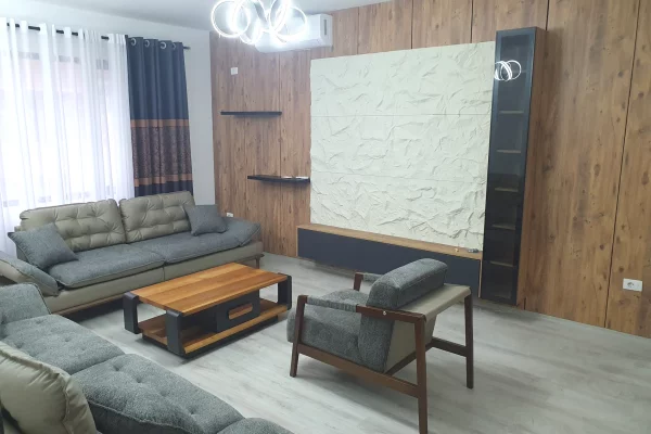 Shtepi me qera Apartament ne Tirane, 2+1, Mobilimi E mobiluar, Pagesa 700  Euro.