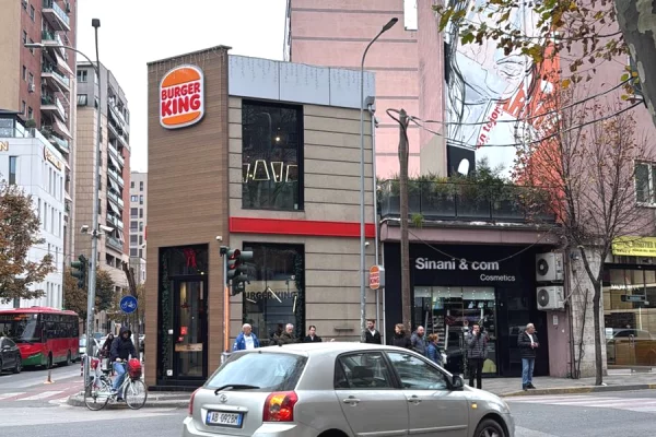 Shtepi me qera Apartament ne Tirane, 2+1, Mobilimi E mobiluar, Pagesa 1,200  Euro.