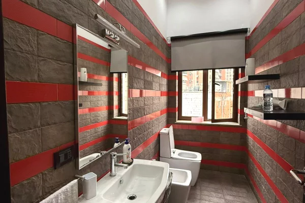 Shtepi me qera Apartament ne Tirane, 2+1, Mobilimi E mobiluar, Pagesa 1,200  Euro.