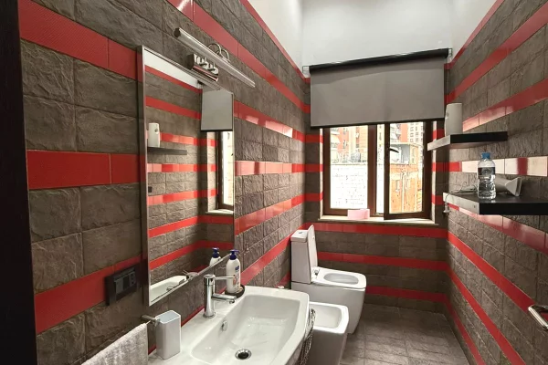 Shtepi me qera Apartament ne Tirane, 2+1, Mobilimi E mobiluar, Pagesa 1,200  Euro.