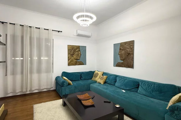 Shtepi me qera Apartament ne Tirane, 2+1, Mobilimi E mobiluar, Pagesa 1,200  Euro.