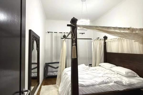 Shtepi me qera Apartament ne Tirane, 2+1, Mobilimi E mobiluar, Pagesa 1,200  Euro.