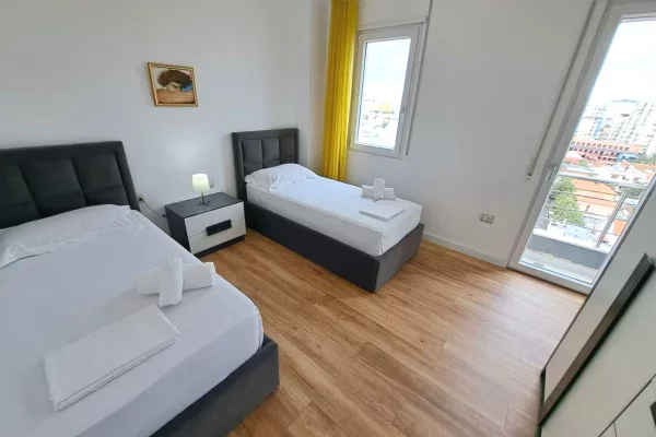 Shtepi me qera Apartament ne Tirane, 2+1, Mobilimi E mobiluar, Pagesa 1,200  Euro.