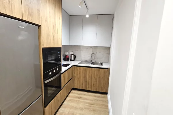 Shtepi me qera 2+1 ne Tirane - 1,200 Euro