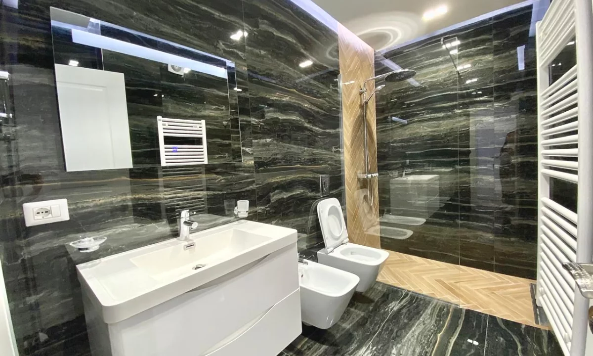 Shtepi ne shitje Apartament ne Tirane, 2+1, Mobilimi E mobiluar, Pagesa 200,000  Euro.