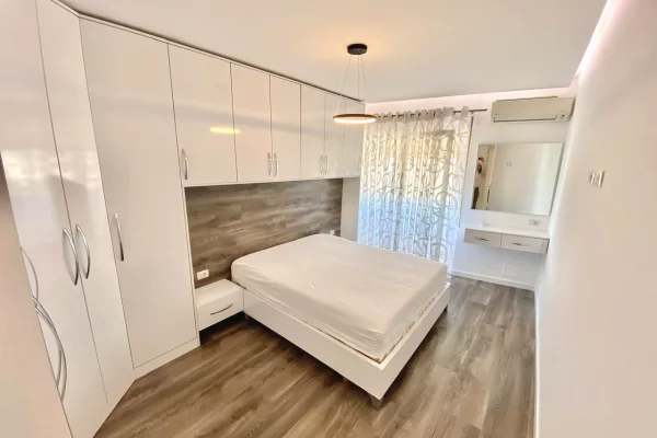 Shtepi ne shitje Apartament ne Tirane, 2+1, Mobilimi E mobiluar, Pagesa 200,000  Euro.