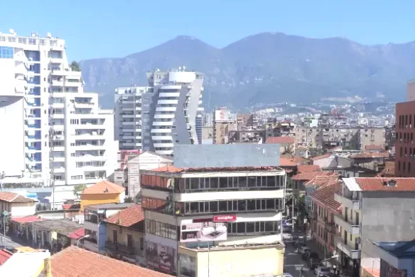 Shtepi me qera 2+1 ne Tirane - 1,300 Euro