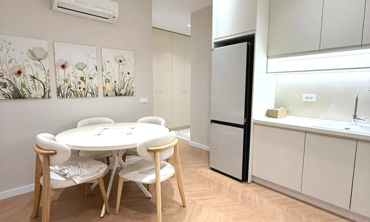 Shtepi me qera Apartament ne Tirane, 2+1, Mobilimi E mobiluar, Pagesa 1,000  Euro.