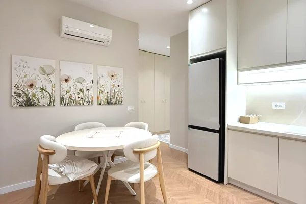 Shtepi me qera Apartament ne Tirane, 2+1, Mobilimi E mobiluar, Pagesa 1,000  Euro.