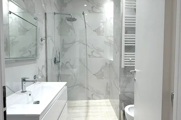 Shtepi me qera Apartament ne Tirane, 2+1, Mobilimi E mobiluar, Pagesa 1,000  Euro.