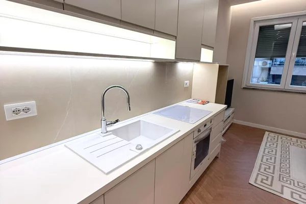 Shtepi me qera Apartament ne Tirane, 2+1, Mobilimi E mobiluar, Pagesa 1,000  Euro.