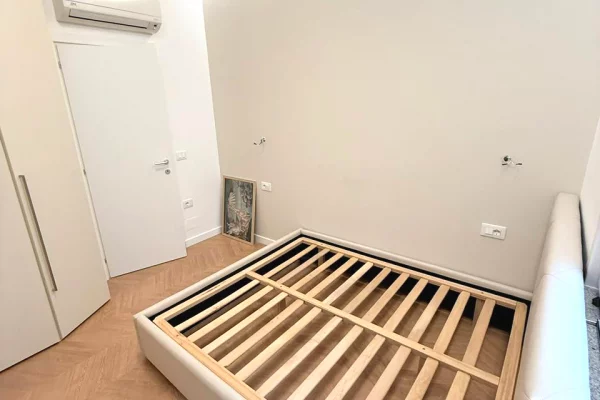 Shtepi me qera Apartament ne Tirane, 2+1, Mobilimi E mobiluar, Pagesa 1,000  Euro.