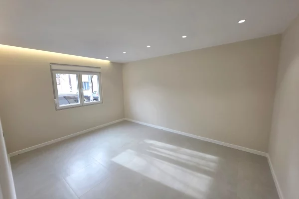 Shtepi ne shitje Apartament ne Tirane, 2+1, Mobilimi Bosh, pa mobiluar, Pagesa 16,500,000  Leke.