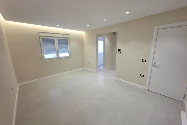 Shtepi ne shitje Apartament ne Tirane, 2+1, Mobilimi Bosh, pa mobiluar, Pagesa 16,500,000  Leke.