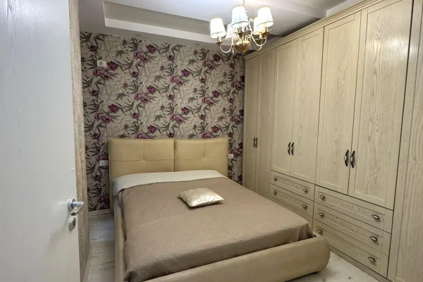 Shtepi me qera Apartament ne Tirane, 2+1, Mobilimi E mobiluar, Pagesa 650  Euro.