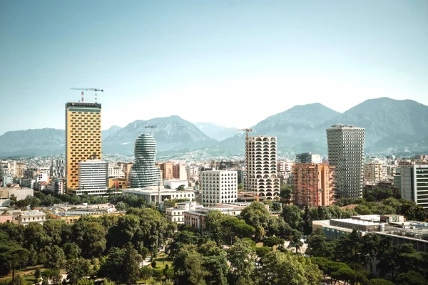 JEPET ME QIRA APARTAMENT 2+1+2 – RRUGA PETRELA