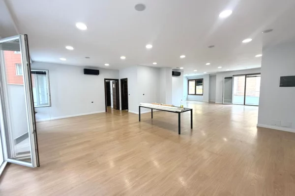 JEPET ME QIRA AMBJENT PËR ZYRA – KOMPLEKSI DELIJORGJI