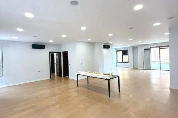 JEPET ME QIRA AMBJENT PER ZYRA – KOMPLEKSI DELIJORGJI