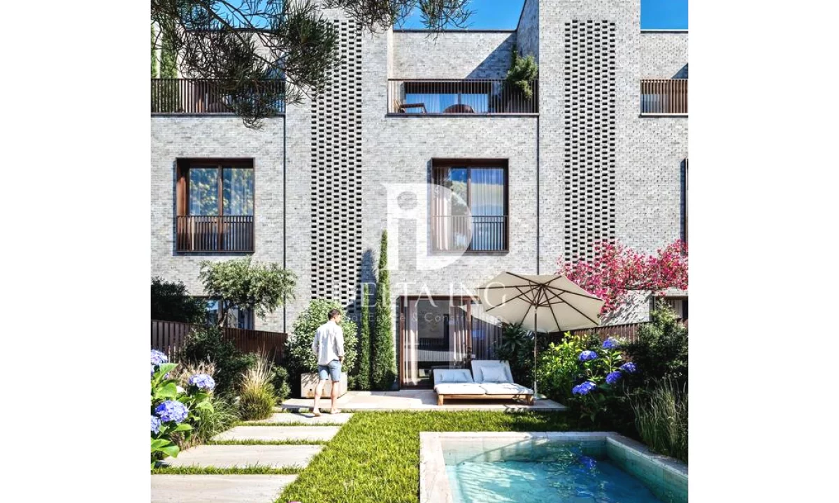 Shtepi ne shitje Vila Luksoze ne Tirane, 7+1, Mobilimi Bosh, pa mobiluar, Pagesa 721,400  Euro.