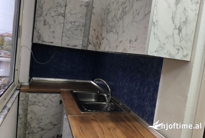 Shtepi ne shitje Apartament ne Tirane, 1+1, Mobilimi Bosh, pa mobiluar, Pagesa 70,000  Euro.