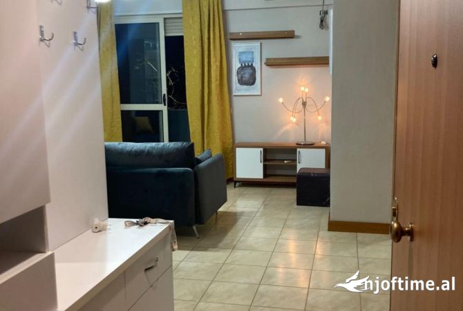 Shtepi me qera Apartament ne Tirane, 1+1, Mobilimi E mobiluar, Pagesa 550  Euro.