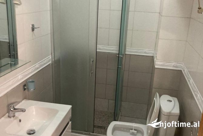 Shtepi me qera Apartament ne Tirane, 1+1, Mobilimi E mobiluar, Pagesa 550  Euro.