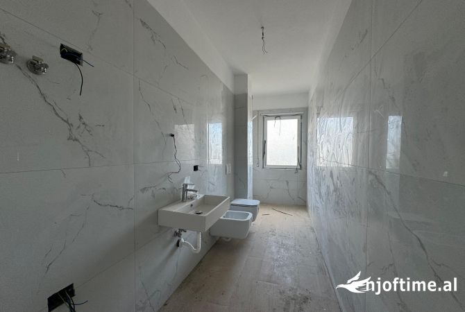 Shtepi ne shitje Apartament ne Tirane, 2+1, Mobilimi Bosh, pa mobiluar, Pagesa 99,000  Euro.