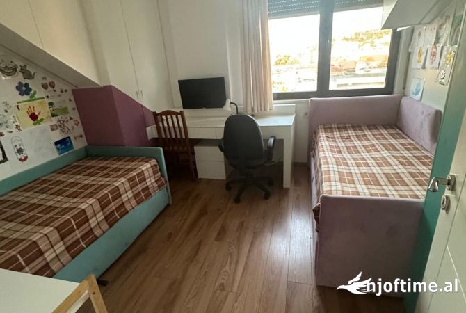 Shtepi me qera Apartament ne Tirane, 3+1, Mobilimi E mobiluar, Pagesa 550  Euro.