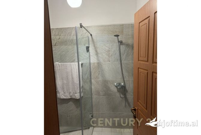 Shtepi ne shitje Apartament ne Tirane, 2+1, Mobilimi E mobiluar, Pagesa 127,000  Euro.