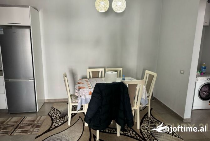 Shtepi ne shitje Apartament ne Tirane, 2+1, Mobilimi E mobiluar, Pagesa 127,000  Euro.