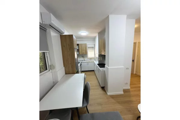 Shtepi ne shitje Apartament ne Tirane, 2+1, Mobilimi E mobiluar, Pagesa 124,000  Euro.