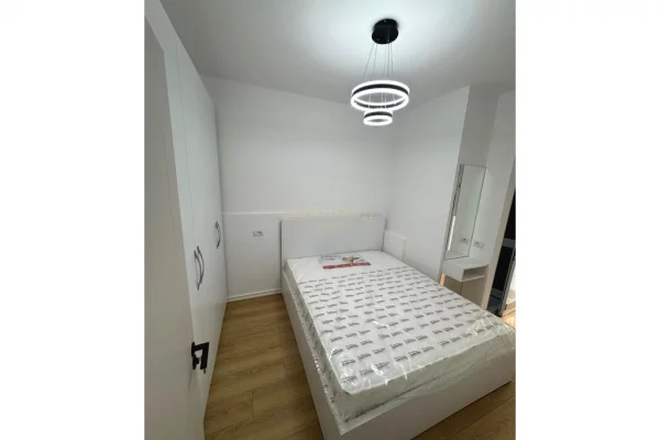 Shtepi ne shitje Apartament ne Tirane, 2+1, Mobilimi E mobiluar, Pagesa 124,000  Euro.