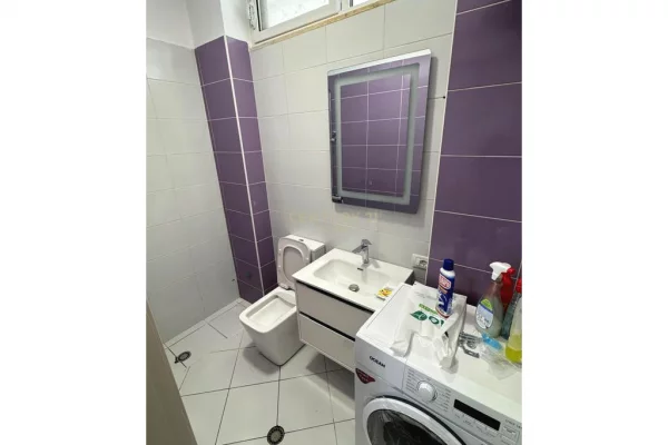 Shtepi ne shitje Apartament ne Tirane, 2+1, Mobilimi E mobiluar, Pagesa 124,000  Euro.