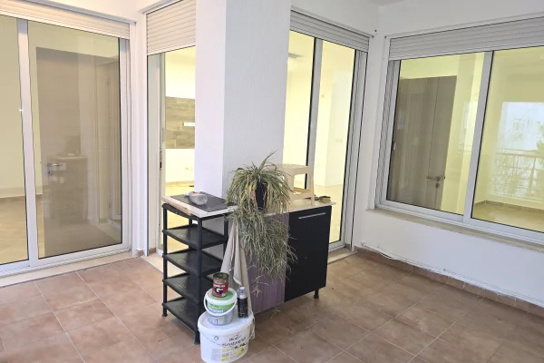 Shtepi ne shitje Apartament ne Tirane, 2+1, Mobilimi Bosh, pa mobiluar, Pagesa 228,000  Euro.
