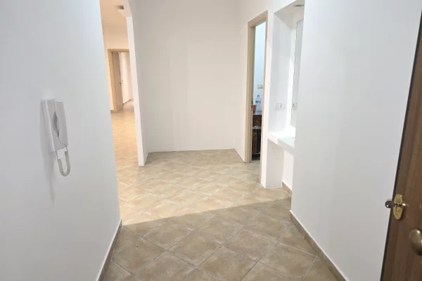 Shtepi ne shitje Apartament ne Tirane, 2+1, Mobilimi Bosh, pa mobiluar, Pagesa 228,000  Euro.