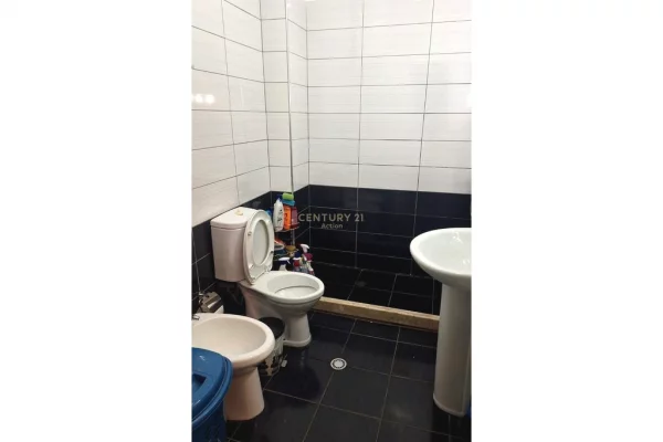 Shtepi ne shitje Apartament ne Tirane, 1+1, Mobilimi Pjeserisht e mobiluar, Pagesa 115,000  Euro.