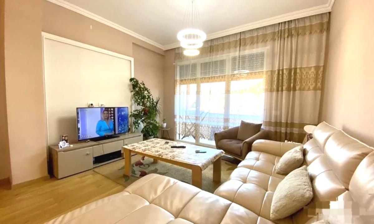 Shtepi ne shitje Apartament ne Tirane, 2+1, Mobilimi E mobiluar, Pagesa 160,000  Euro.
