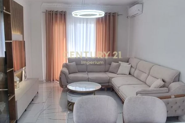 Shtepi me qera Apartament ne Tirane, 2+1, Mobilimi E mobiluar, Pagesa 500  Euro.