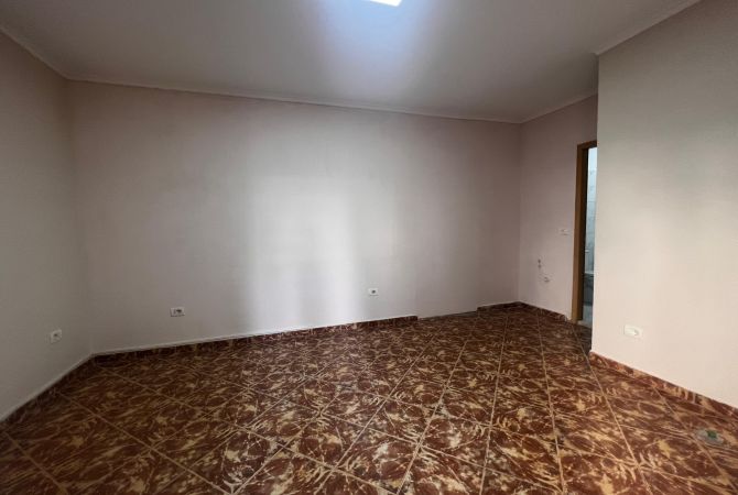 Ambjent biznesi me qera 1+1 ne Tirane - 350 Euro