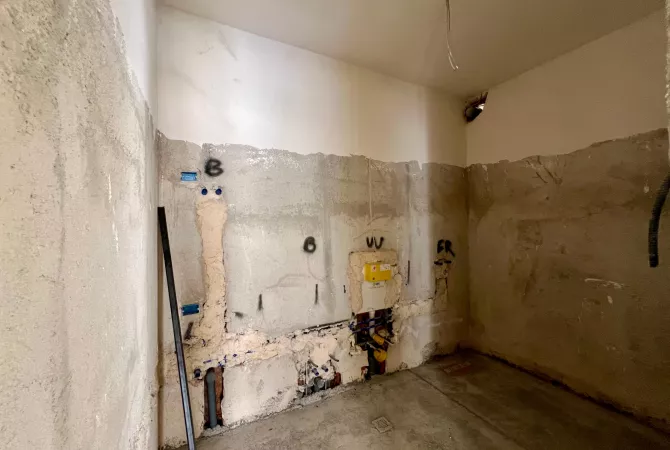 Shtepi ne shitje Apartament ne Tirane, 2+1, Mobilimi Bosh, pa mobiluar, Pagesa 260,000  Euro.