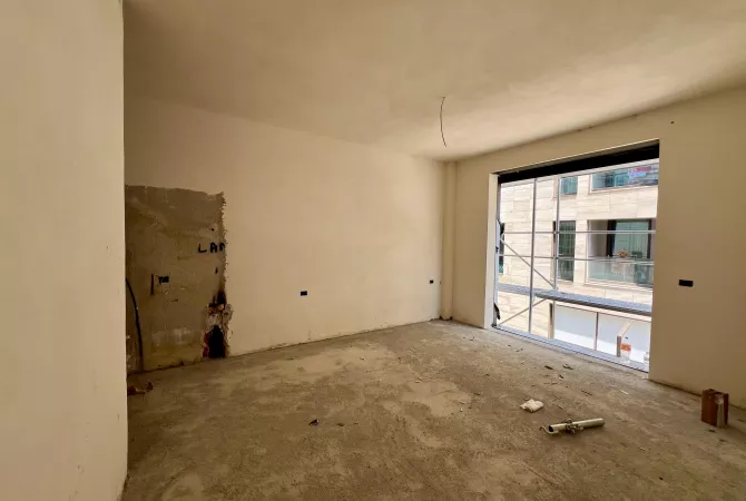 Shtepi ne shitje Apartament ne Tirane, 2+1, Mobilimi Bosh, pa mobiluar, Pagesa 260,000  Euro.