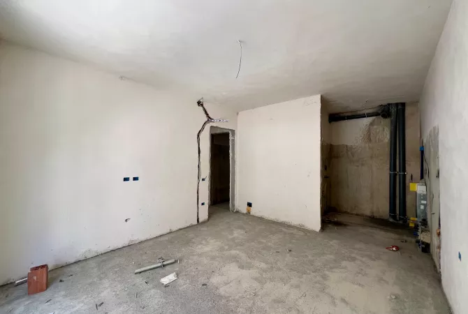 Shtepi ne shitje Apartament ne Tirane, 2+1, Mobilimi Bosh, pa mobiluar, Pagesa 260,000  Euro.