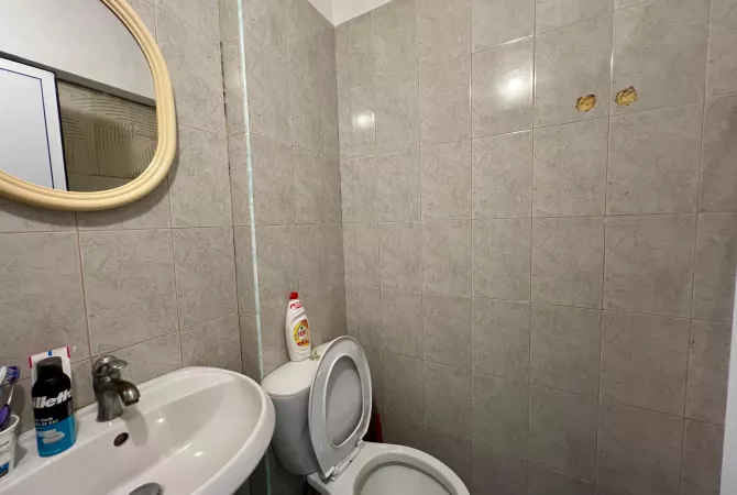 Qira, Ambient Biznesi, “Piaca – Qender” ,Tirane.