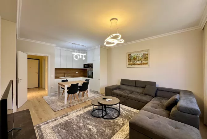 Shtepi me qera 2+1 ne Tirane - 1,300 Euro