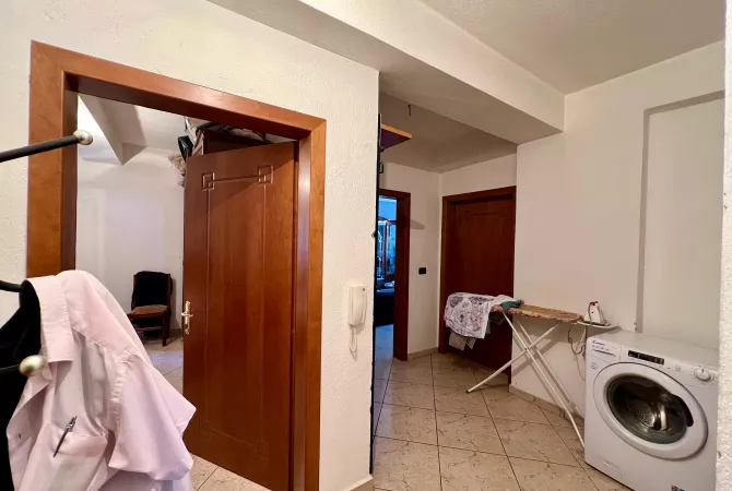 Shtepi ne shitje Apartament ne Pogradec, 2+1, Mobilimi E mobiluar, Pagesa 95,000  Euro.
