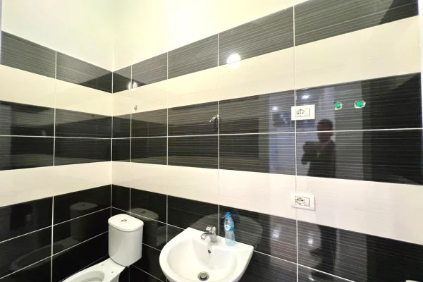 Business Property for Rent 3+1 in Tirana - 40,000 Leke