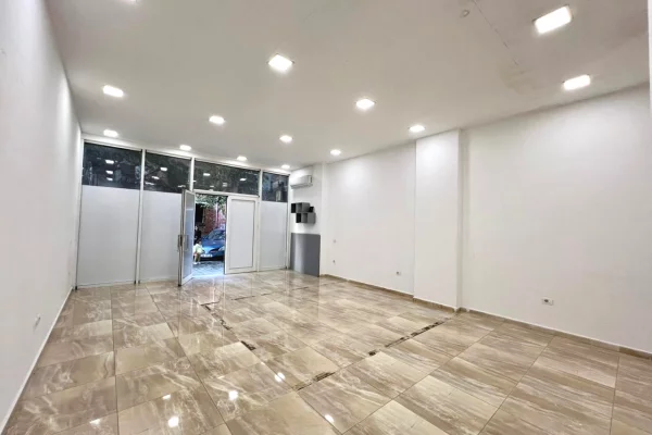 Business Property for Rent 3+1 in Tirana - 40,000 Leke