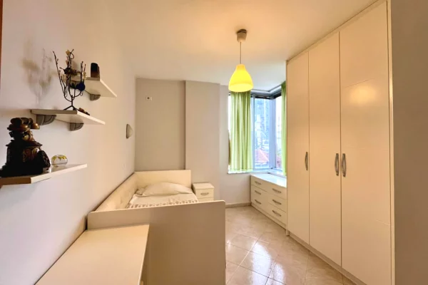 Shtepi me qera 2+1 ne Tirane - 80,000 Leke